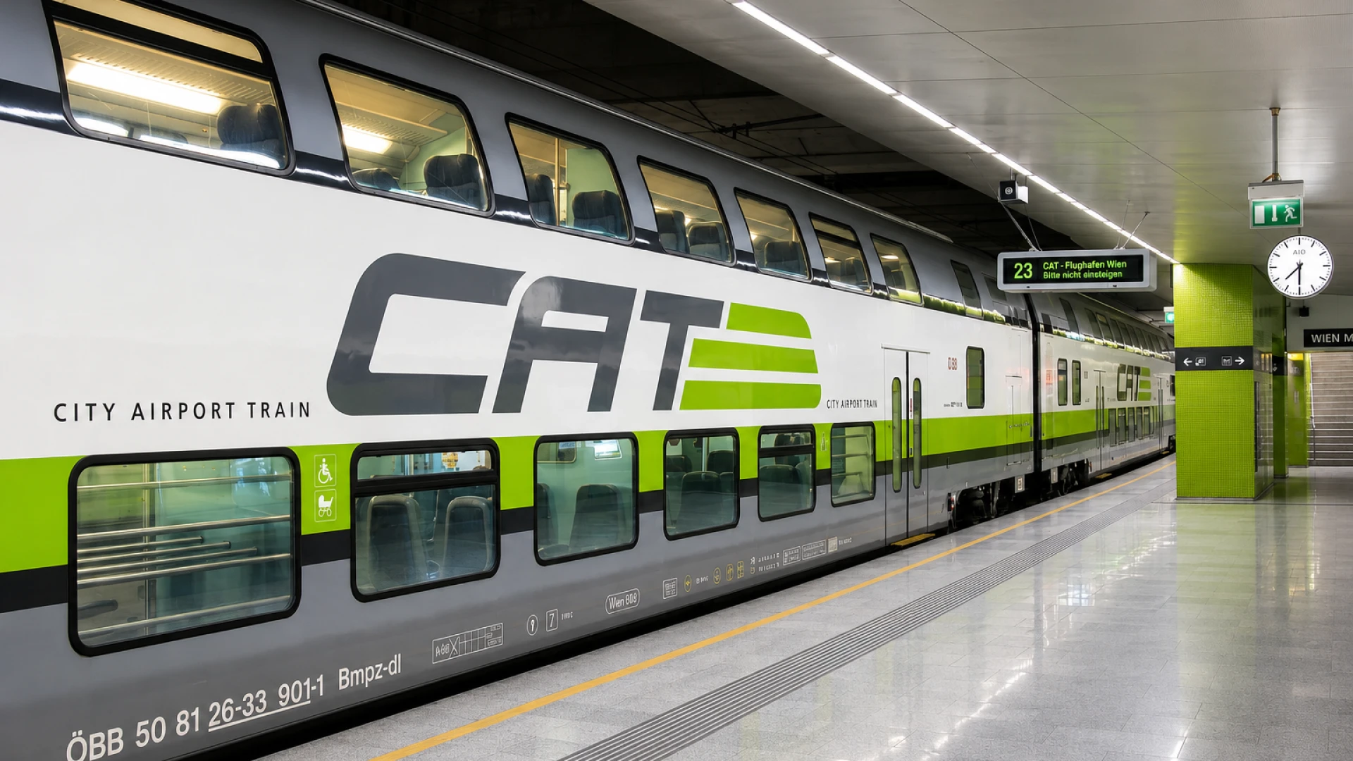City Airport Train am Bahnsteig in Wien Mitte